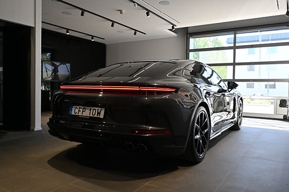 Porsche Panamera 4S 8 of 24