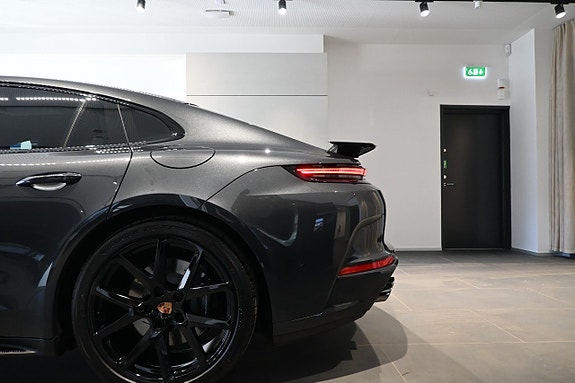 Porsche Panamera 4S 6 of 24