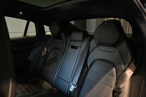 Porsche Panamera 4S 20 of 24