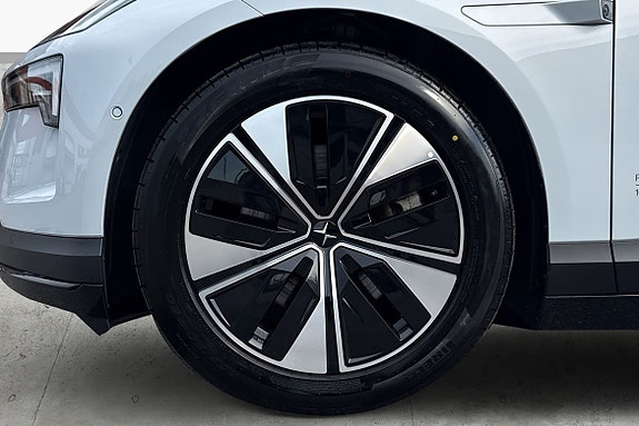 Polestar 4 5 of 19