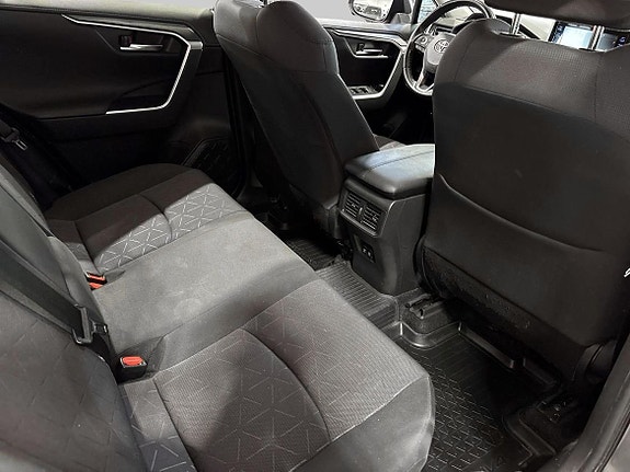 Toyota RAV4 11 of 19