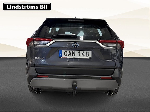 Toyota RAV4 8 of 19