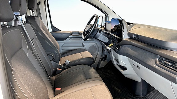 Ford Custom Tourneo 3 of 9