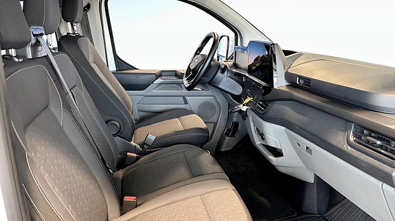 Ford Custom Tourneo 3 of 9