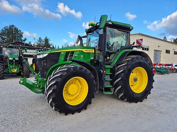 John Deere 7R 330 2 of 9