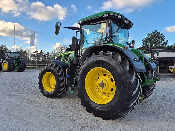John Deere 7R 330 8 of 9