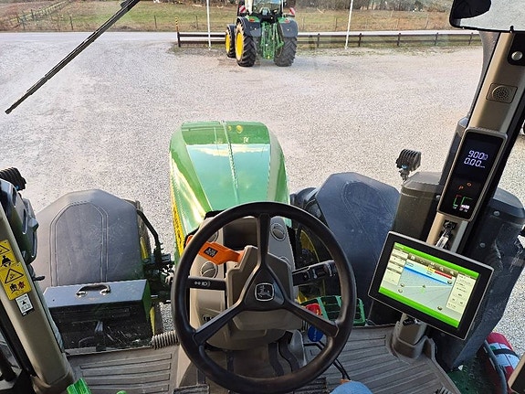 John Deere 7R 330 6 of 9