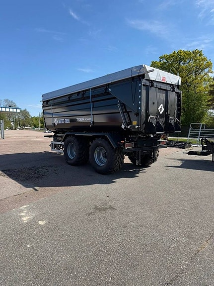 Metal-Fach T935/1 18T spannmålsvagn 2 of 12