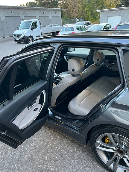 BMW 328i 3 of 4