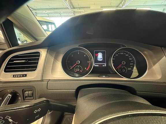 Volkswagen Golf VII 7 of 9