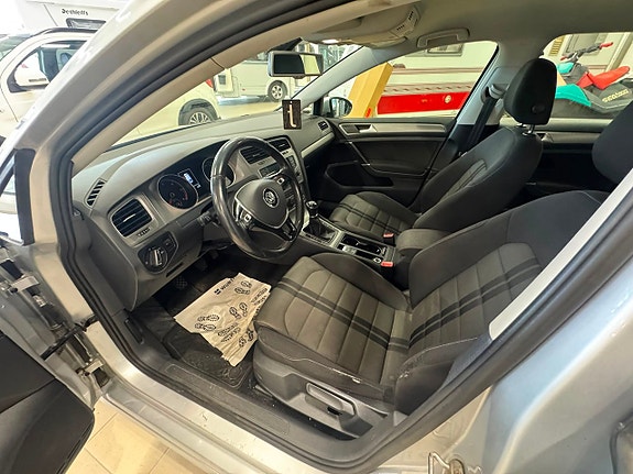 Volkswagen Golf VII 6 of 9