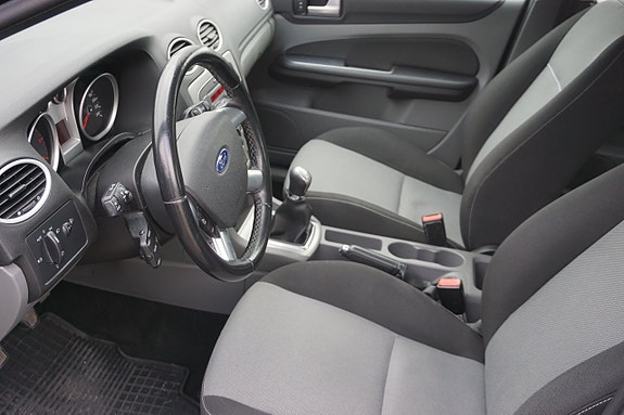Ford Focus 8 of 15