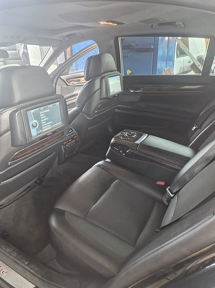 BMW 760Li 4 of 8