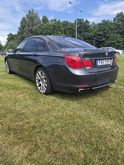 BMW 760Li 2 of 5