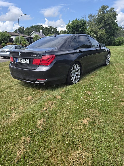 BMW 760Li 3 of 5