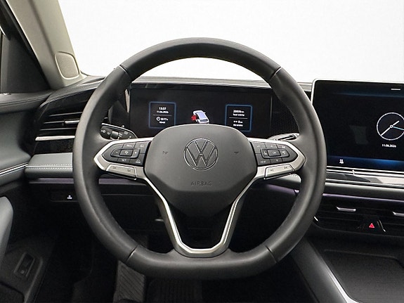 Volkswagen Passat 14 of 30