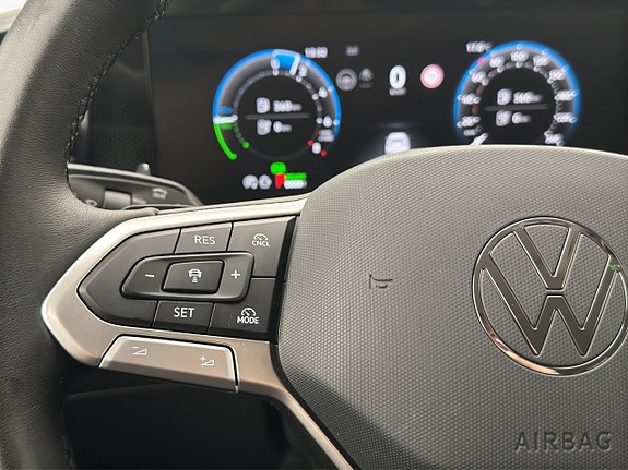 Volkswagen Passat 17 of 30