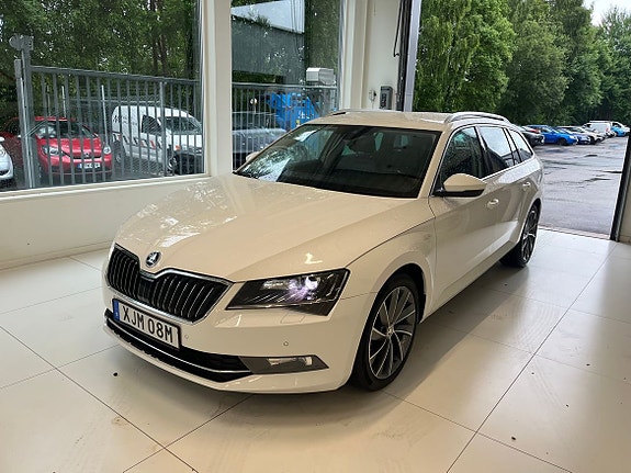 Skoda Superb 2 of 5