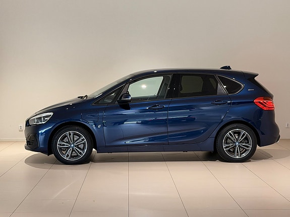 BMW 225xe 2 of 13