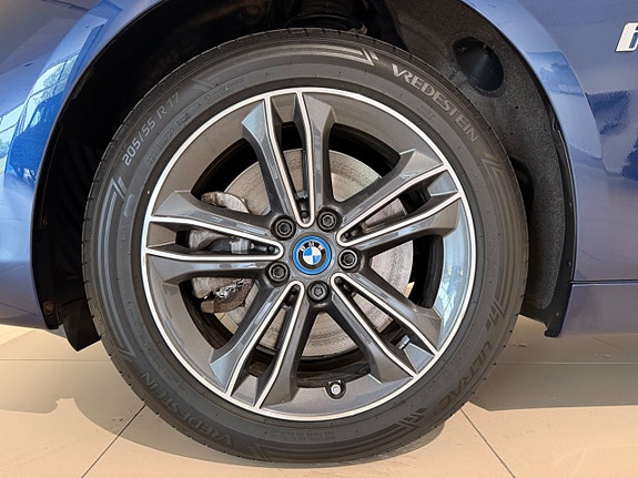 BMW 225xe 3 of 13