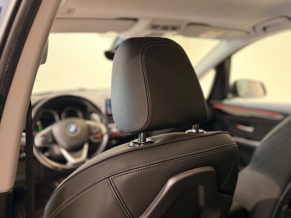 BMW 225xe 7 of 13