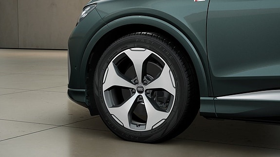 Audi Q4 e-tron 4 of 5
