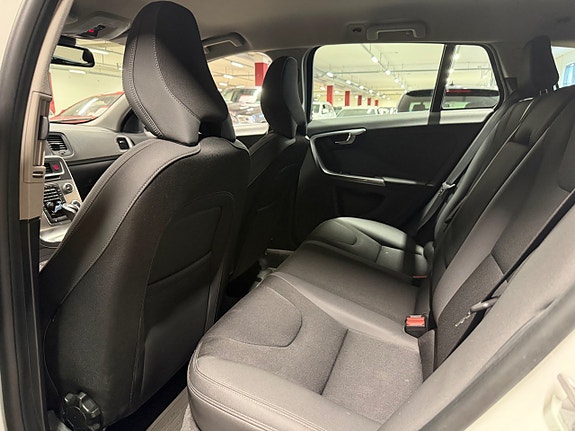 Volvo V60 10 of 18