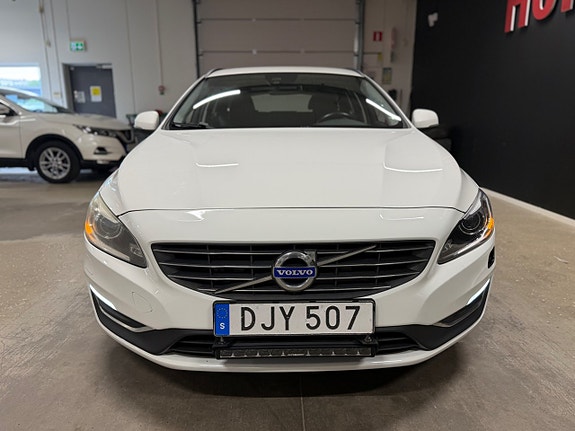 Volvo V60 8 of 18