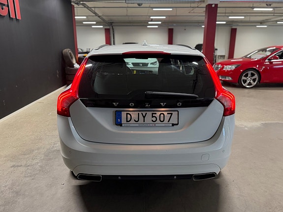 Volvo V60 4 of 18