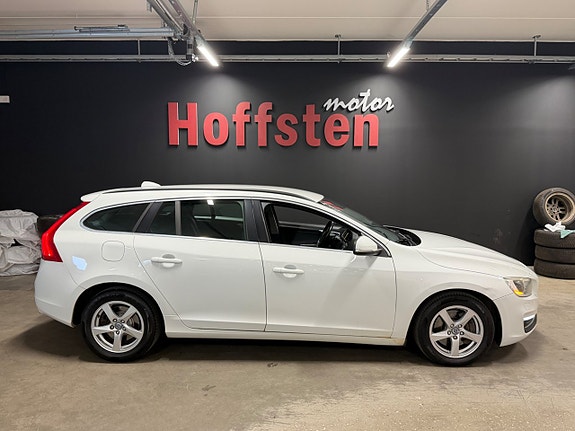 Volvo V60 2 of 18
