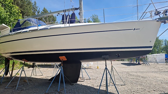 Bavaria 32 2003 4 of 5