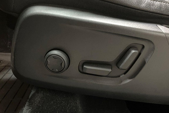 Volvo XC40 30 of 30