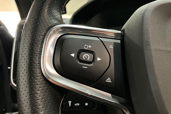 Volvo XC40 27 of 30