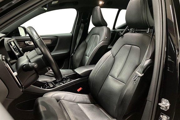 Volvo XC40 13 of 30