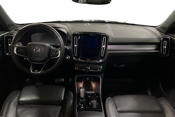 Volvo XC40 12 of 30