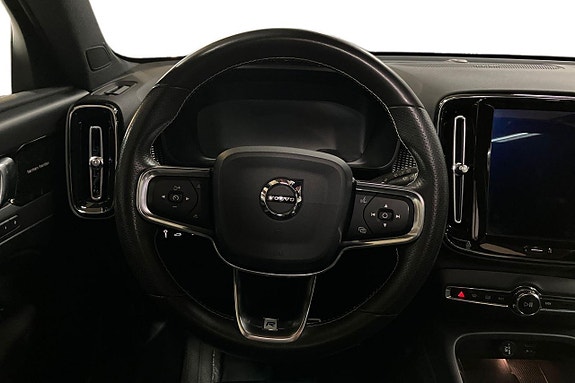 Volvo XC40 16 of 30