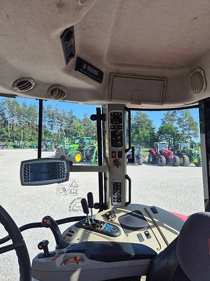 Massey Ferguson 5712 SL 7 of 11