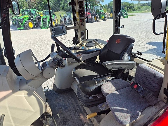 Massey Ferguson 5712 SL 6 of 11