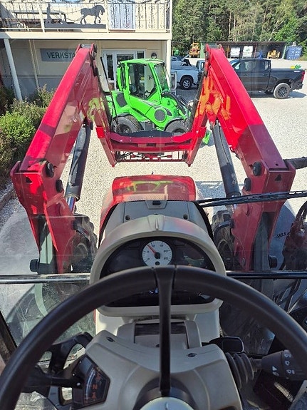 Massey Ferguson 5712 SL 8 of 11