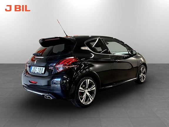 Peugeot 208 3 of 5