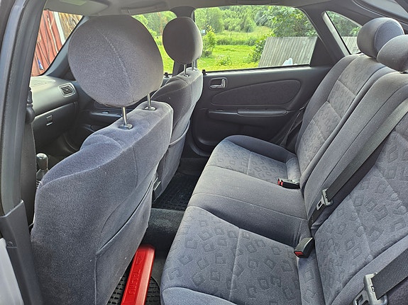 Toyota Corolla 6 of 8
