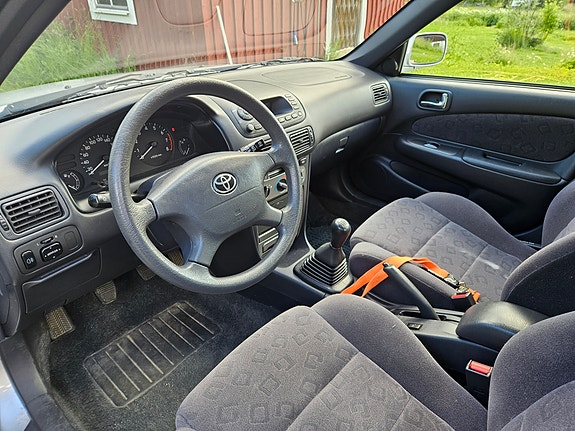 Toyota Corolla 3 of 8