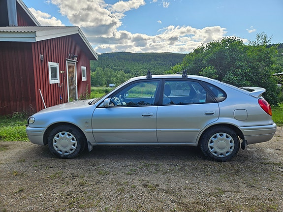 Toyota Corolla 2 of 8