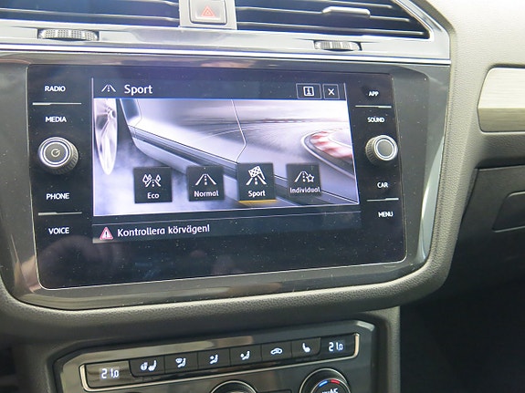 Volkswagen Tiguan Allspace 28 of 30