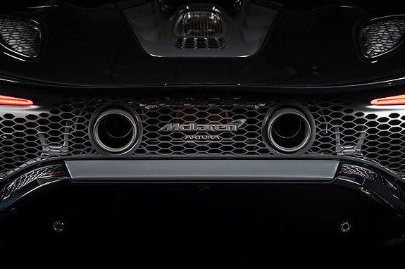 McLaren Artura 18 of 28