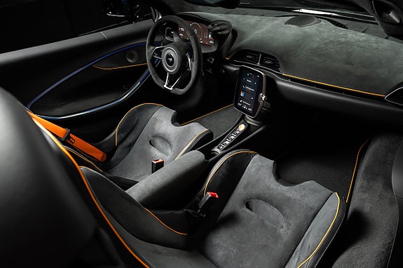 McLaren Artura 21 of 28