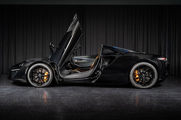McLaren Artura 12 of 28