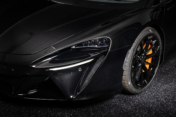 McLaren Artura 14 of 28