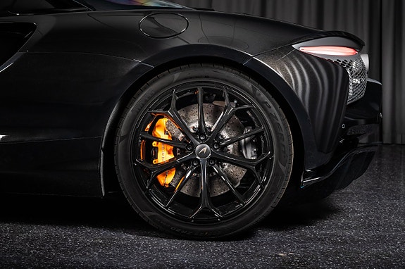 McLaren Artura 13 of 28