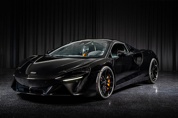 McLaren Artura 2 of 5